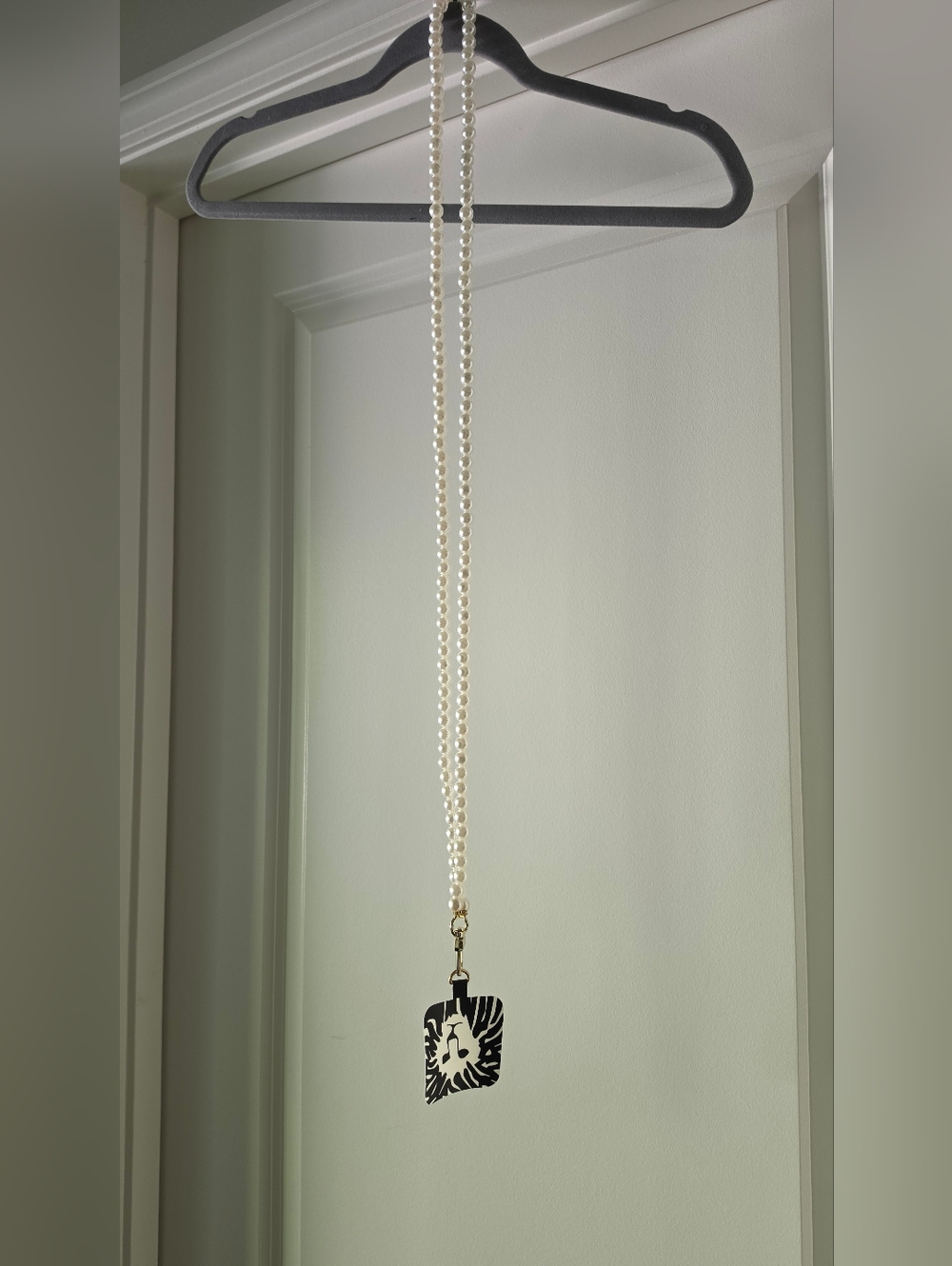 NWOT-Anne Klein White Pearl Bead Crossbody Phone Strap